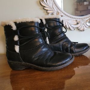 UGG caspia short leather lace boot size 7 women's